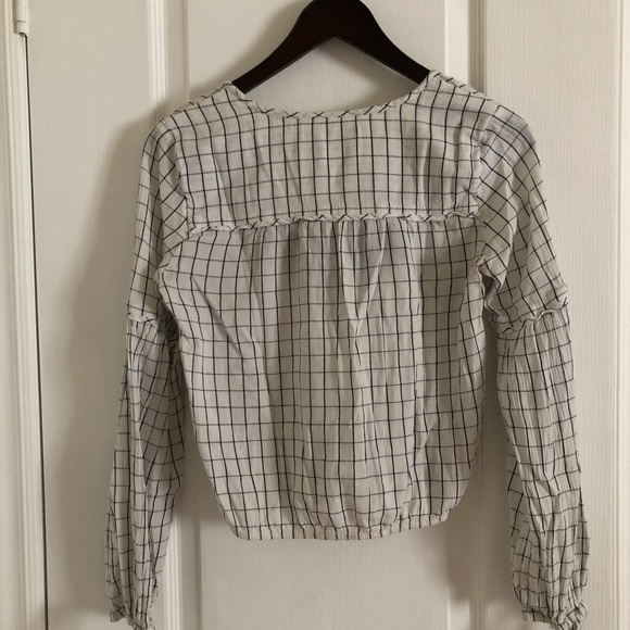 White and black plaid top with flower detail - Picture 3 of 3